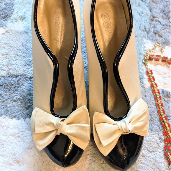 Women's Cream Classic Heels - Picture 3 of 9